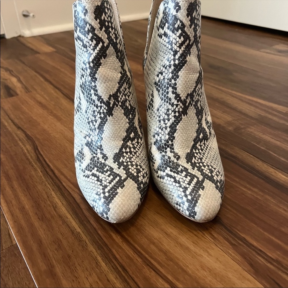 Steve Madden Snakeskin Bootie Size 10 - Picture 7 of 10